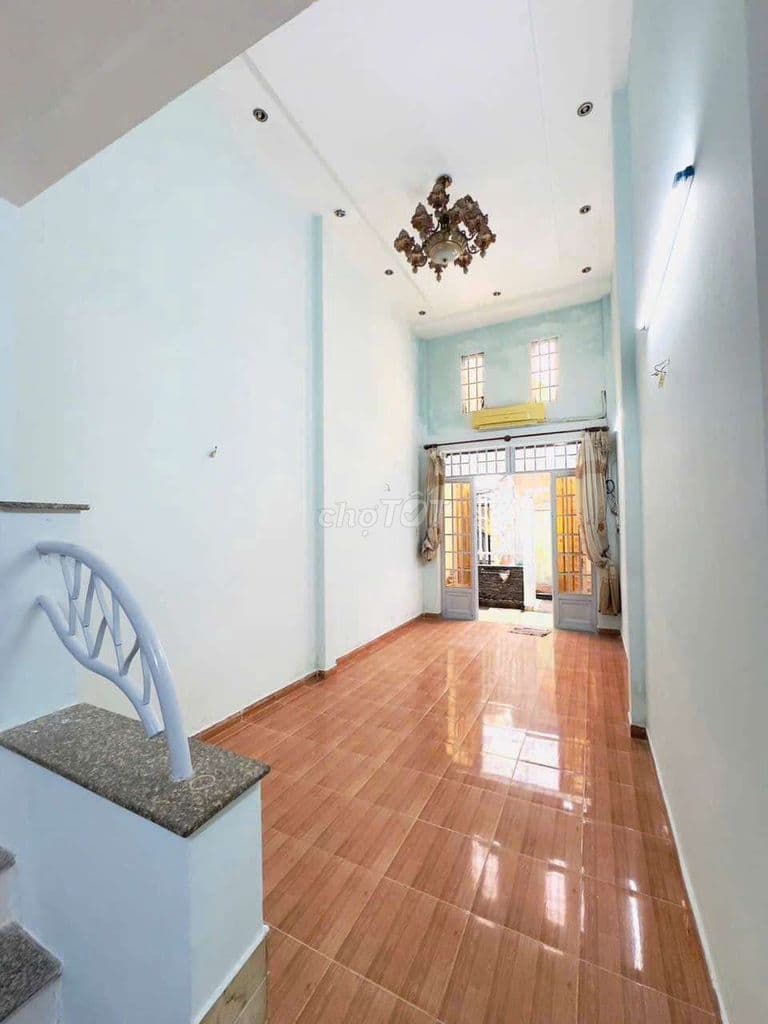 Bán Nhà Gần Chợ Nguyễn Sơn - (40m2 - 1,5 Tầng) - Giá Chỉ : 4,1 Tỷ