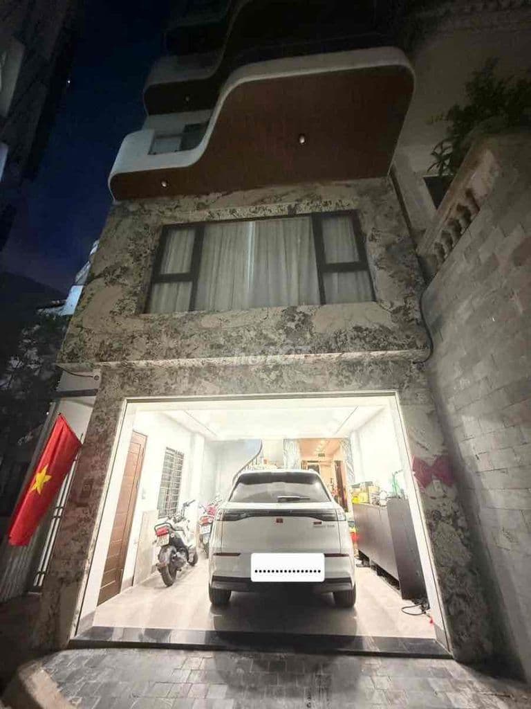 35/50 m 7 tầng mt 5.6 ô tô vào nhà phố ngọc lâm , long biên