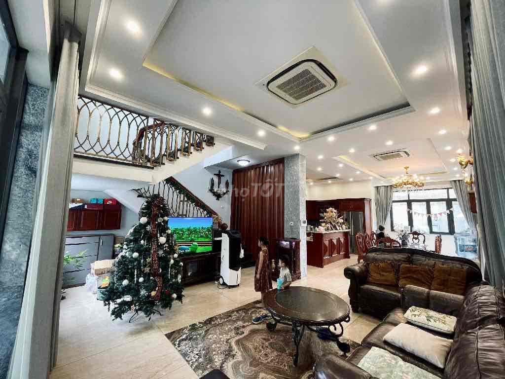 BIỆT THỰ SÂN VƯỜN - GẦN HỒ BƠI TRƯỜNG THCS BÌNH LỢI TRUNG - B THẠNH