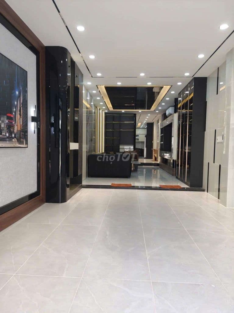 SIÊU PHẨM, VỊ TRÍ SIÊU ĐẸP