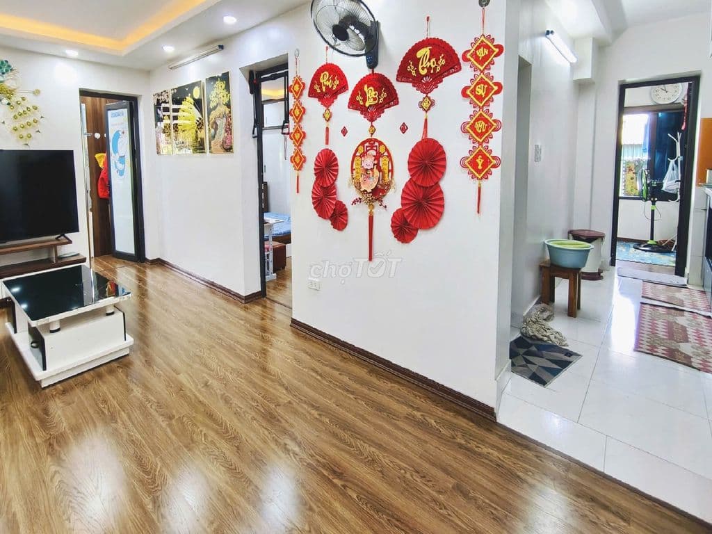 Bán căn hộ tập thể Đồng Xa, lô góc, 80m2, 3 ngủ, full nội thất.