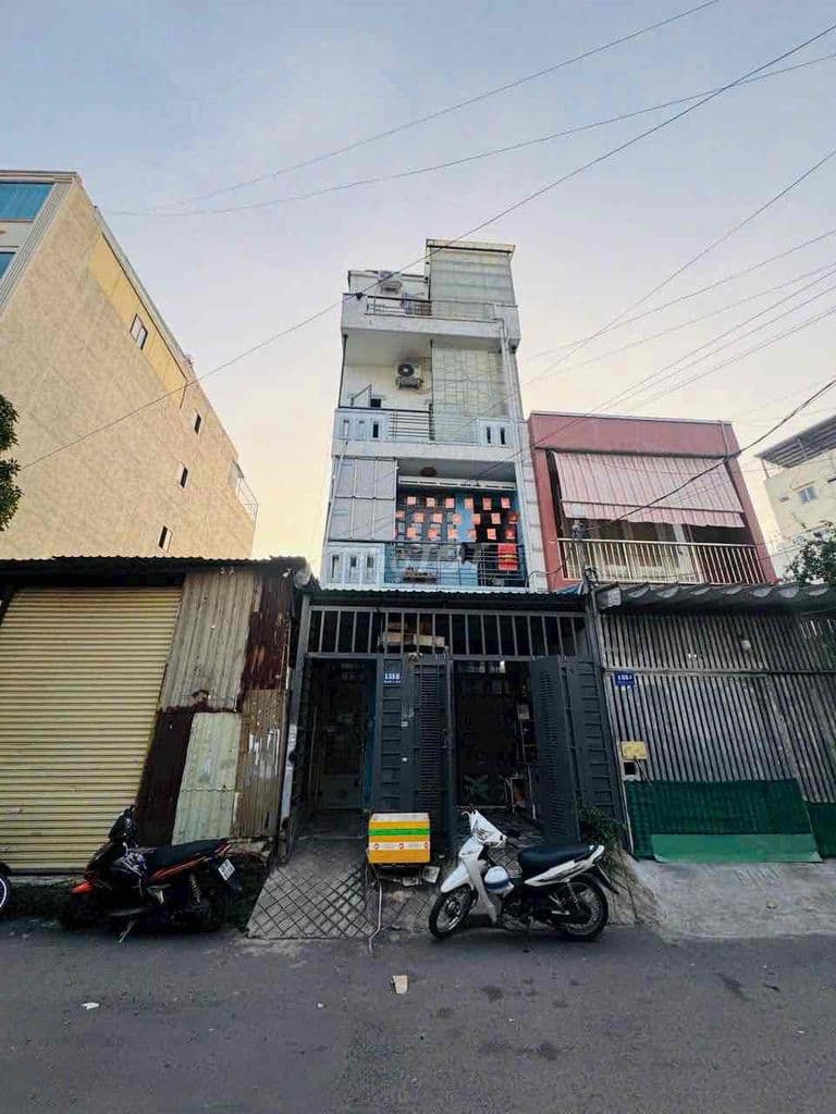 Bán Nhà Mặt Tiền - Đang Cho Thuê Khoán CHDV ( DT 4,5 x 17 )