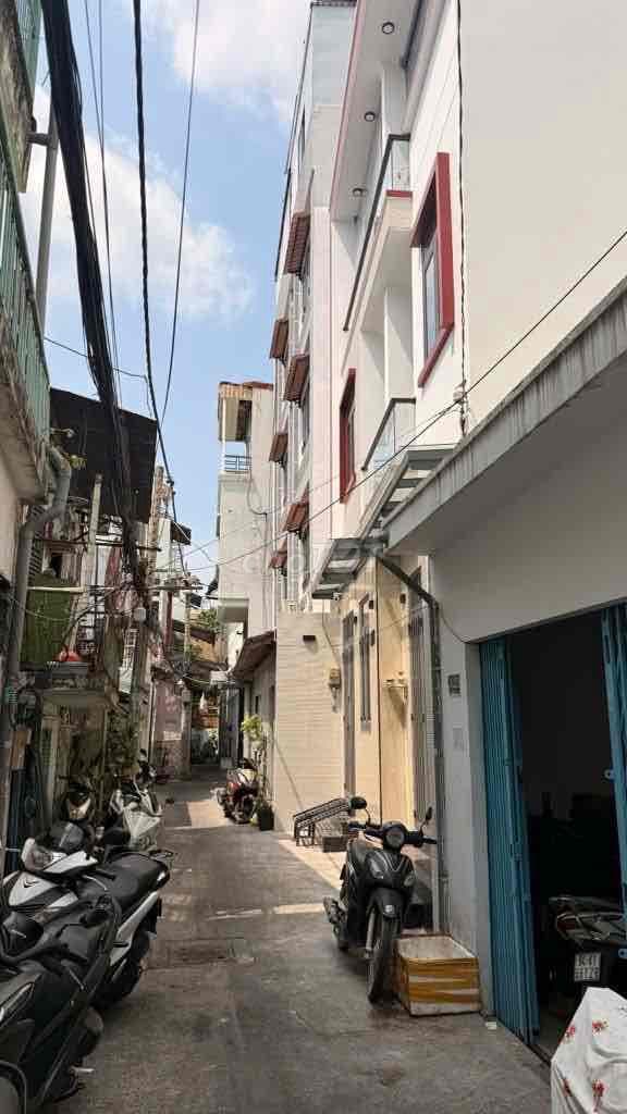 BÁN NHÀ QUẬN 4 - HẺM ĐẸP 242 TÔN ĐẢN - NHÀ CẤP 4 - DIỆN TÍCH ĐẤT CÔNG - Ảnh 2