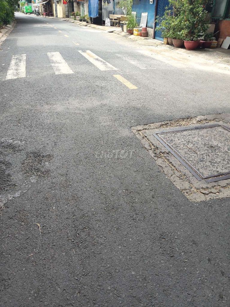 BÁN NHÀ HÓC MÔN - HẺM 3M - 2 TẦNG ĐẸP LUNG LINH - GIÁ CỰC RẺ.