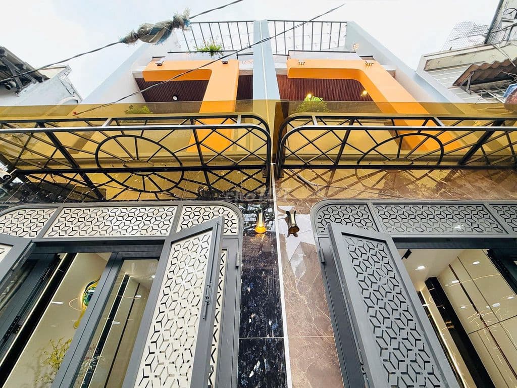 Bán Nhà Tân Bình - Ngộp Chỉ 5 Tỷ ** - Đúc 2 Lầu 3 Ph - Gần Nhà Ga T3