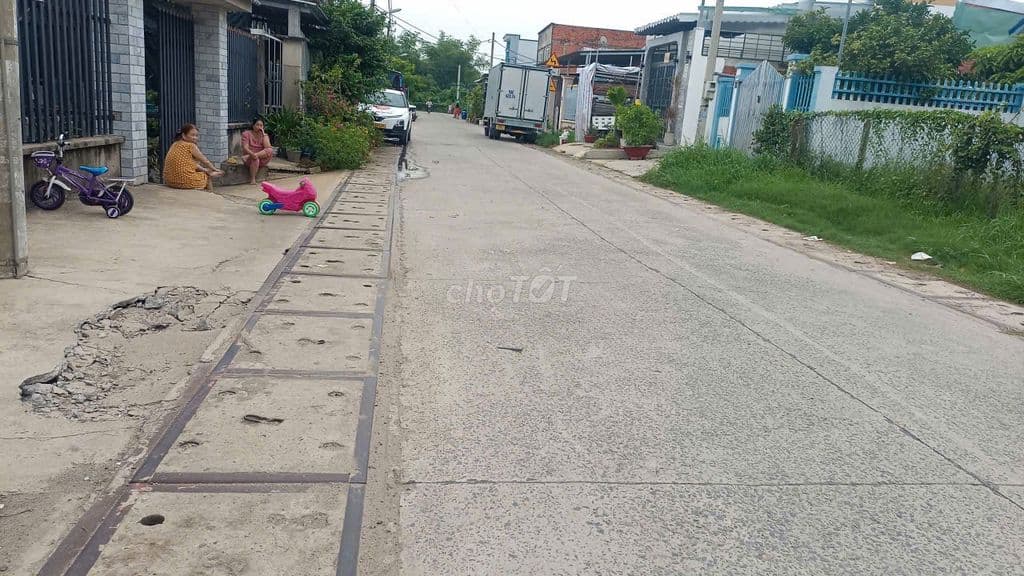 BÁN ĐẤT: XÃ TÂN PHÚ TRUNG GIÁ 640 TRIỆU , DT : 5 x 31 = 155 m² shr