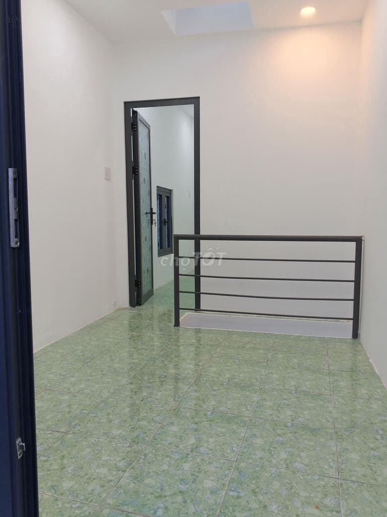 Nhà 2 mặt tiền, hẻm xe hơi tới cửa