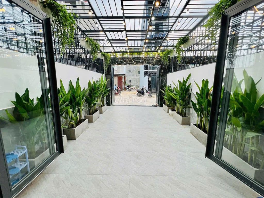 Nhà phố 4 tầng mới xây, hoàn thiện Full nội thất cao cấp.Đã có sổ Hồng