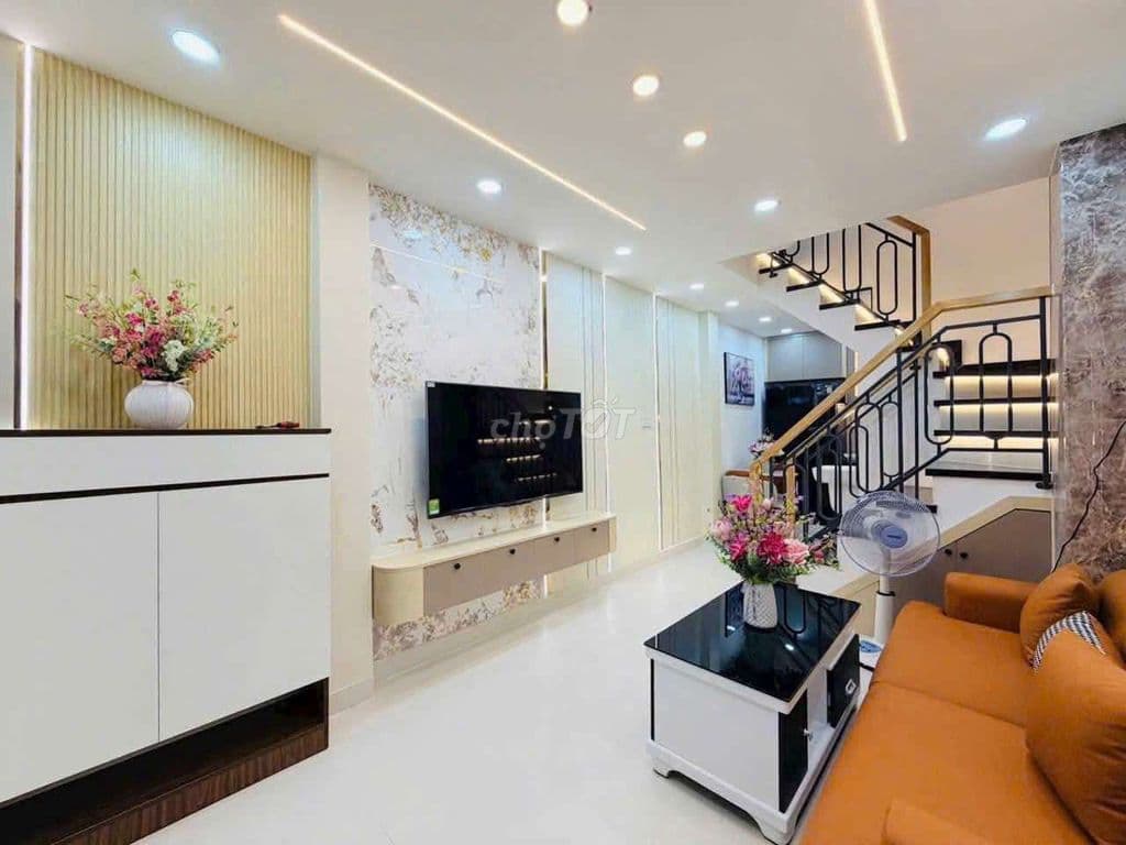 NHÀ 3 LẦU ĐÚC MỚI ĐẸP SANG TRỌNG 3X10 ĐƯỜNG QUANG TRUNG,P8, QUẬNGÒ VẤP - Ảnh 2