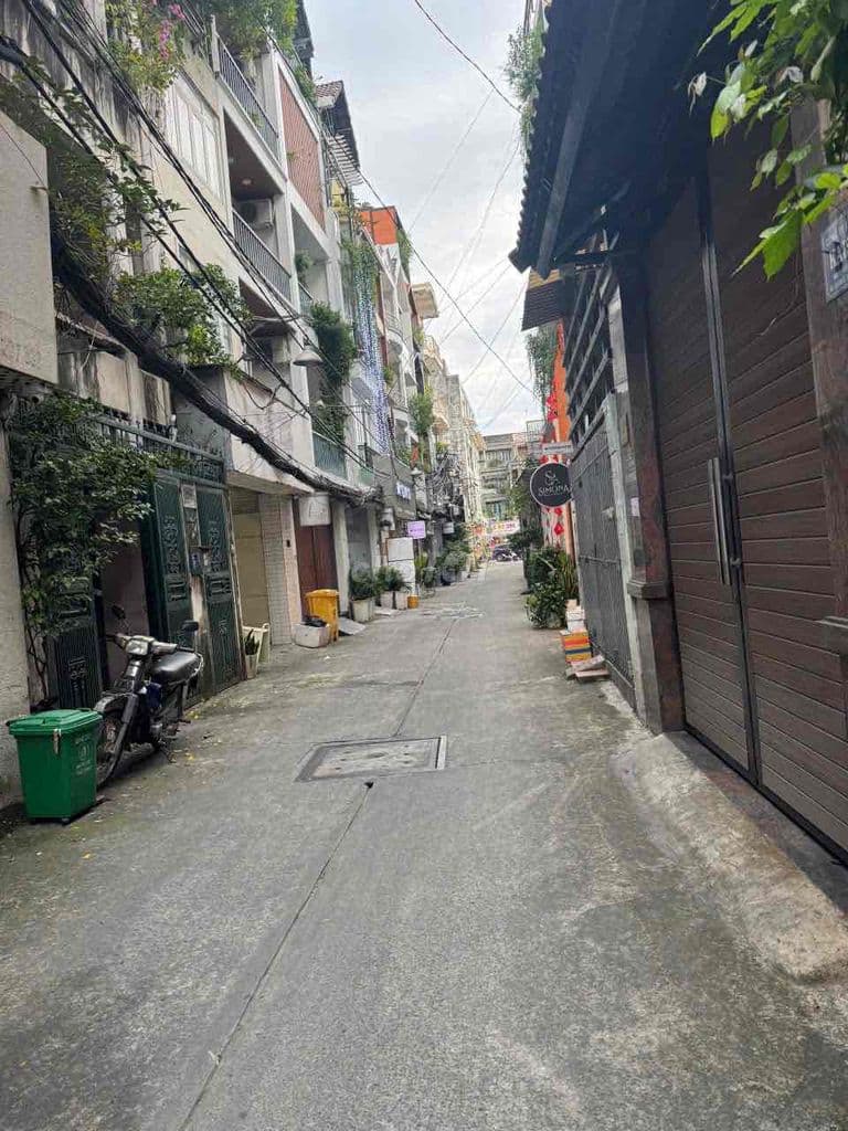 BÁN CHDV 8PN 4 TẦNG HOÀ HẢO Q10. GIÁ: 9.5 TỶ TL