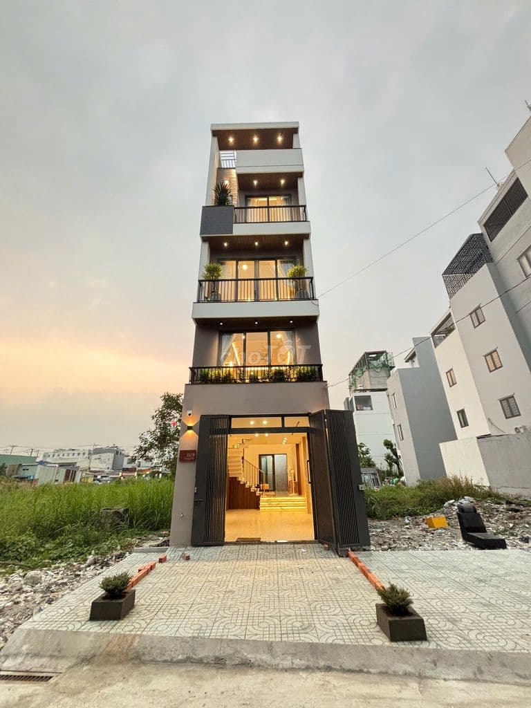 Nhà trệt lửng 2 lầu sân thượng (4x17)m ngay Hà Huy Giáp,Thạnh Lộc, Q12