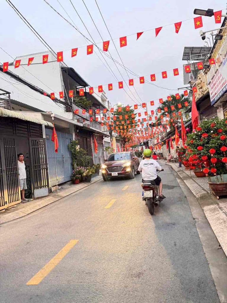BÁN NHÀ GẦN METRO - HẺM XE HƠI - 4.2m x 11m - NGUYỄN THỊ ĐẶNG - 4 Tỷ 8