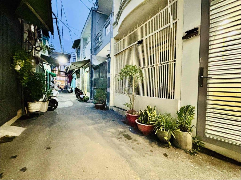 5 TỶ CHÚT -60M2 -XE HƠI ĐẾN NHÀ - ĐÚC CỨNG-THỐNG NHẤT CHỢ XÓM MỚI