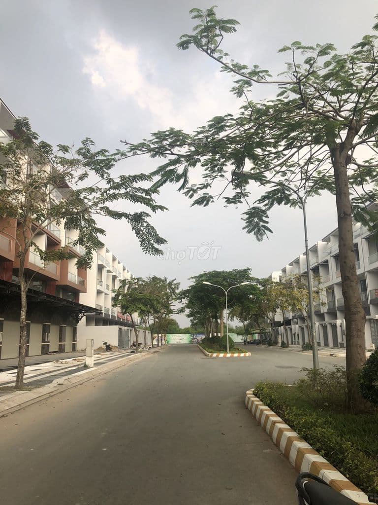 Bán nhà phố KDC Dương Hồng, đường Nguyễn Văn Linh giá 11 tỷ