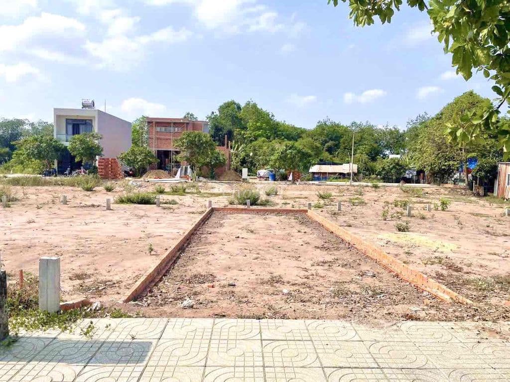 Chủ ngộp cần bán lô đất thổ cư gần chợ Phú Hoà Đông, xây dựng tự do
