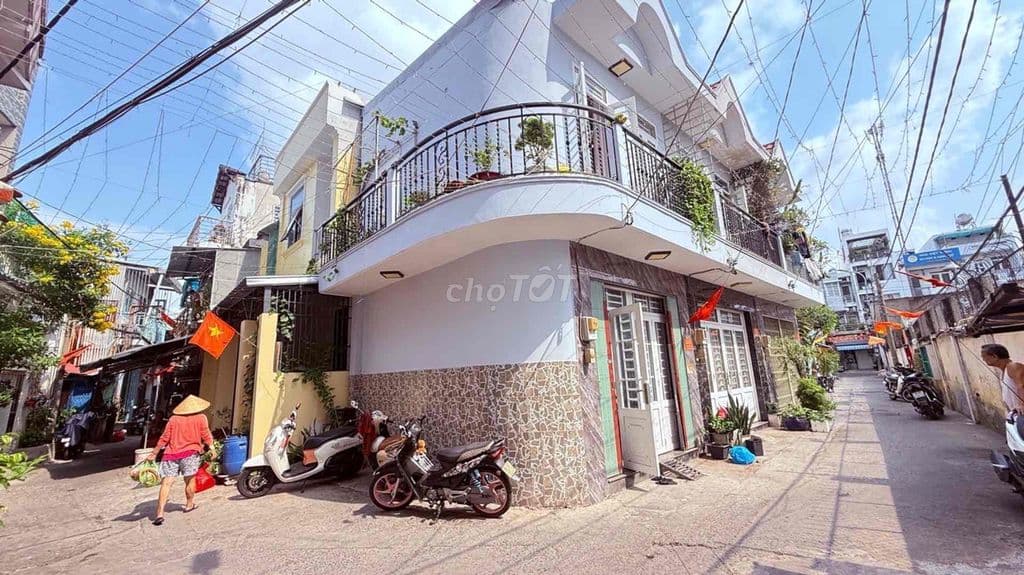 nhà đang có người thuê sẵn . vị trí đẹp .giá thì đẹp như ngọc trinh