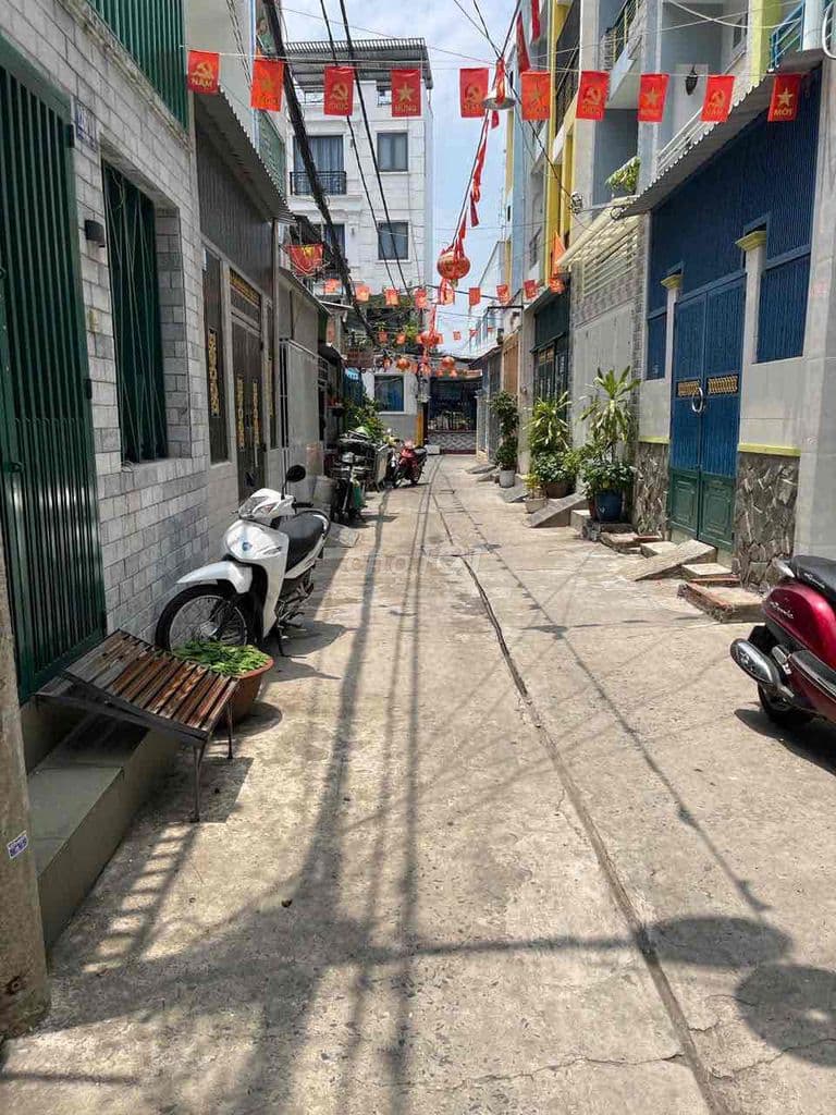 Sát Mặt Tiền Bùi Minh Trực ,4 Tầng -4 Phòng Ngủ sổ Hồng Riêng