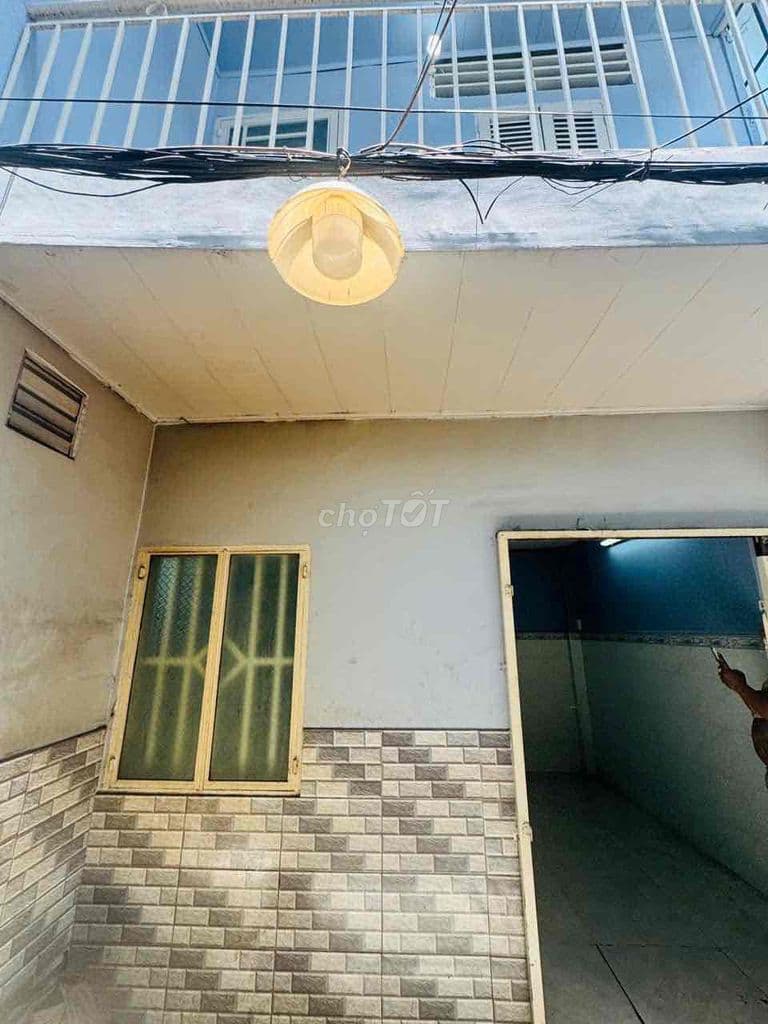Nhà quận 4 hiện hữu gần đường - Ảnh 2