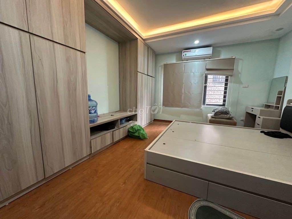 50m ô tô tránh, gần hồ ,dân Xây 42m2 5 Tầng mặt tiện rộng - Ảnh 2