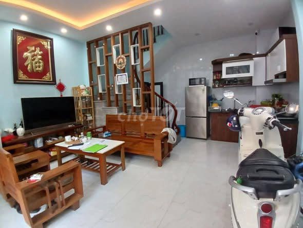 bán nhà 5 tầng tại Đống Đa mặt tiền rộng thoáng