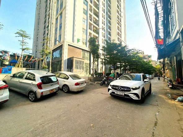 bán nhà 32m2 Hoàng Mai mặt tiền 9m