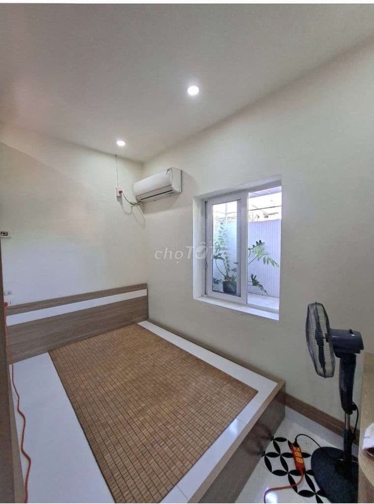 Nhỉnh 2 tỷ Tập thể Bạch Mai, 2 thoáng, 40m 2N, ô tô đỗ cửa, sổ đỏ đẹp