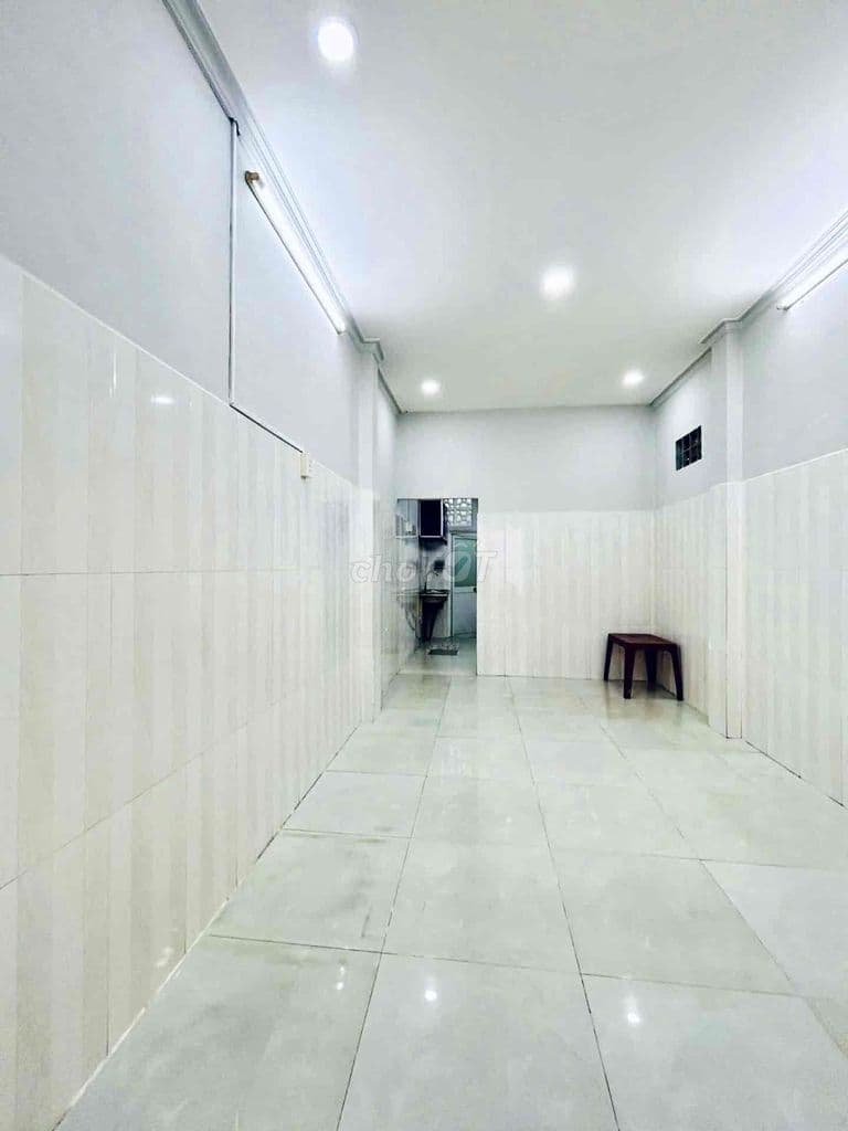 Nhà 3 tầng CMT8 Tân Bình giá 4 tỷ - Ảnh 3