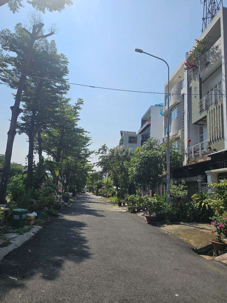 🔥 Nhà phố Quận 7 ven kênh thoáng mát 5x18m đường 10m giá 10 tỷ