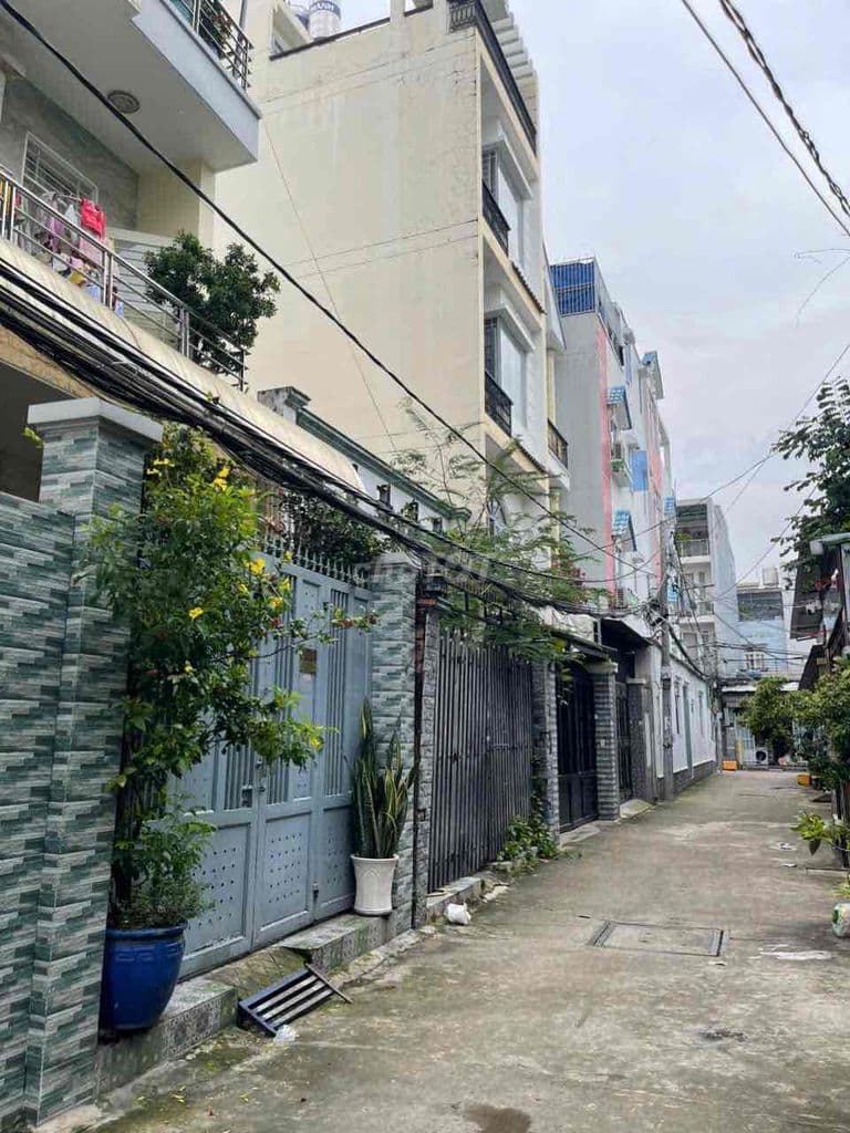 NHÀ ĐẸP 4 LẦU SIÊU CHẮC CHẮN, GIÁP PHÚ MỸ HƯNG, NGANG 5M. HƠN 7 TỶ