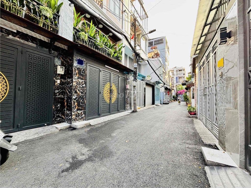 Ô TÔ ĐỖ CỔNG 5 TẦNG 48M2 NỘI THẤT XỊN NGAY EMART 2