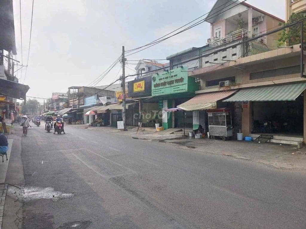 7,4 TỶ - 4m x 25m - NHÀ CẤP 4 - GẦN CHỢ XÓM MỚI - LOTTE