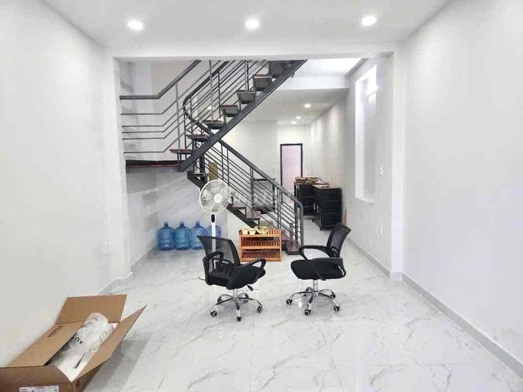 SÁT MẶT TIỀN LÊ VĂN LƯƠNG, QUẬN 7 – 4M x 15M – 2 TẦNG MỚI GIÁ 6.2