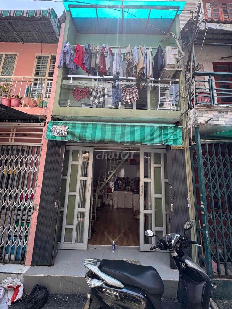 căn nhà nhỏ có vo hẻm xe hơi