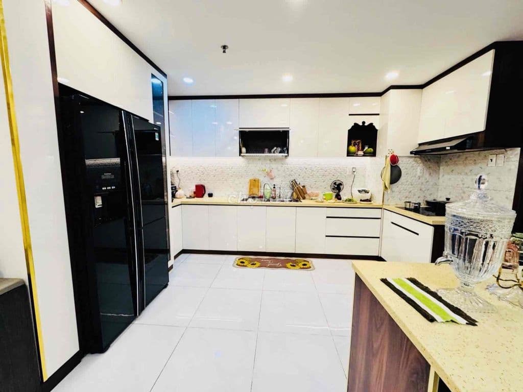 ngã tư còn chờ gì nữa - Ảnh 2