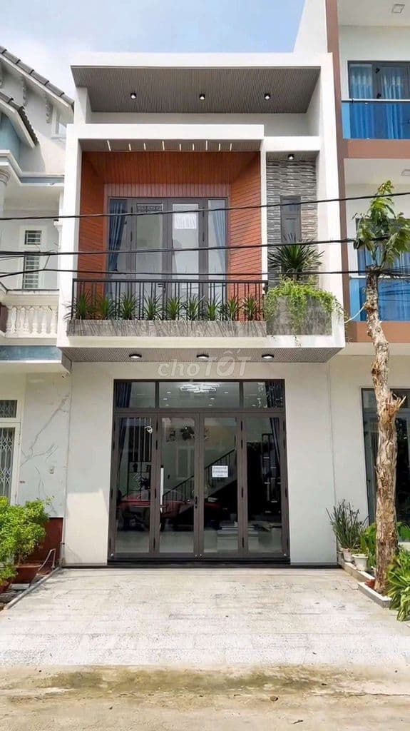 Nhà mới 1 trệt 1 lầu, 3PN, đường xe hơi 6m - Sổ hồng riêng