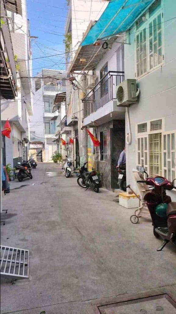 BÁN GẤP NHÀ 2 TẦNG NGAY SIÊU THỊ AEON TÂN PHÚ