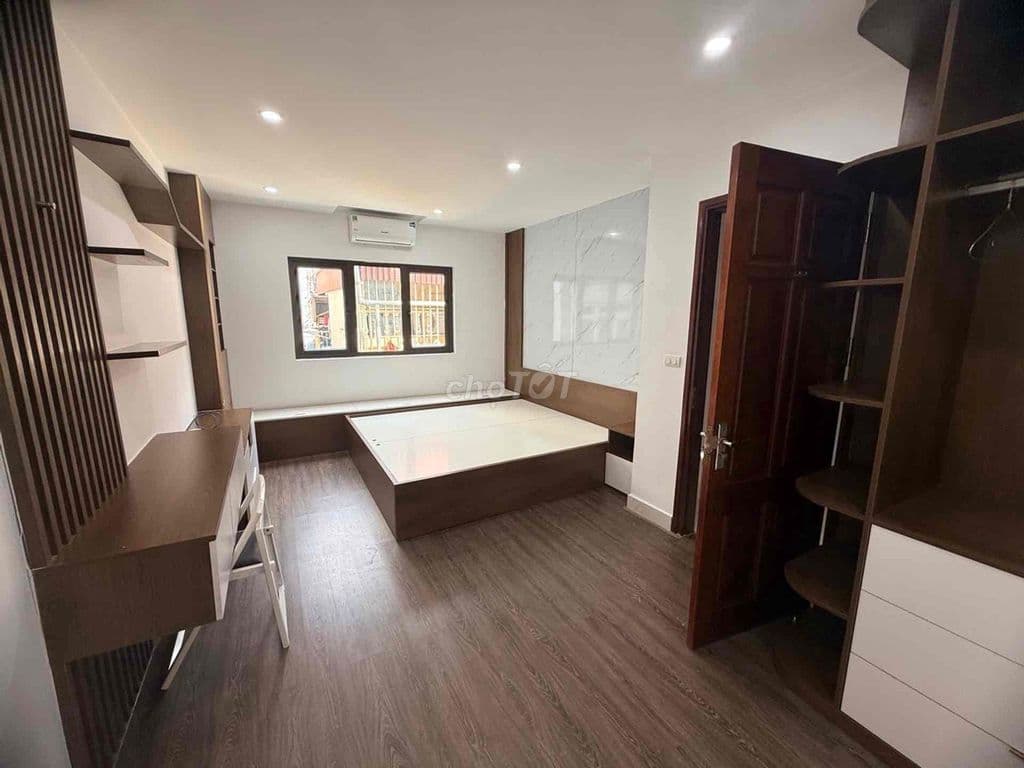 Bán nhà Nguyễn Khánh Toàn 30m2 nhà đẹp ngõ to 3 gác qua mặt tiền rộng - Ảnh 3