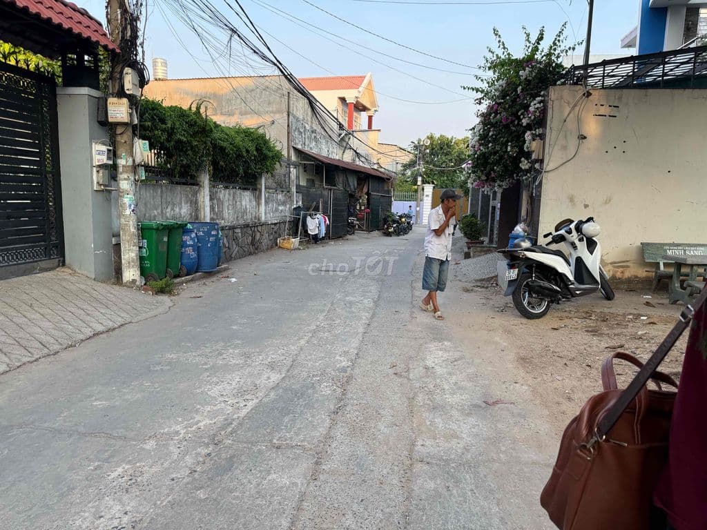 64tr/m2 - đường 8m - hẻm xe tải thông - đình phong phú - Ảnh 3
