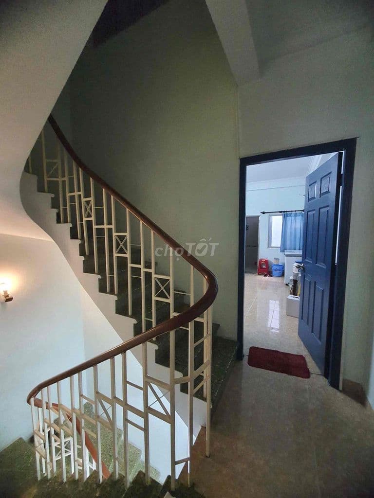 4x20, 3 lầu, nhà chưa qua đầu tư mua bán, 1 đời chủ ngay đề Thám Q.1