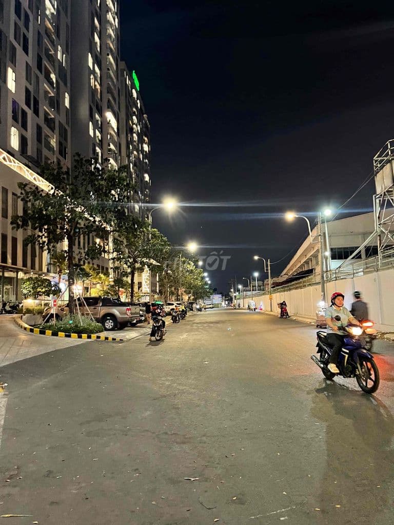 4 LÔ ĐẤT VỊ TRÍ ĐẸP đối diện Vạn Phúc City 4.5x15m