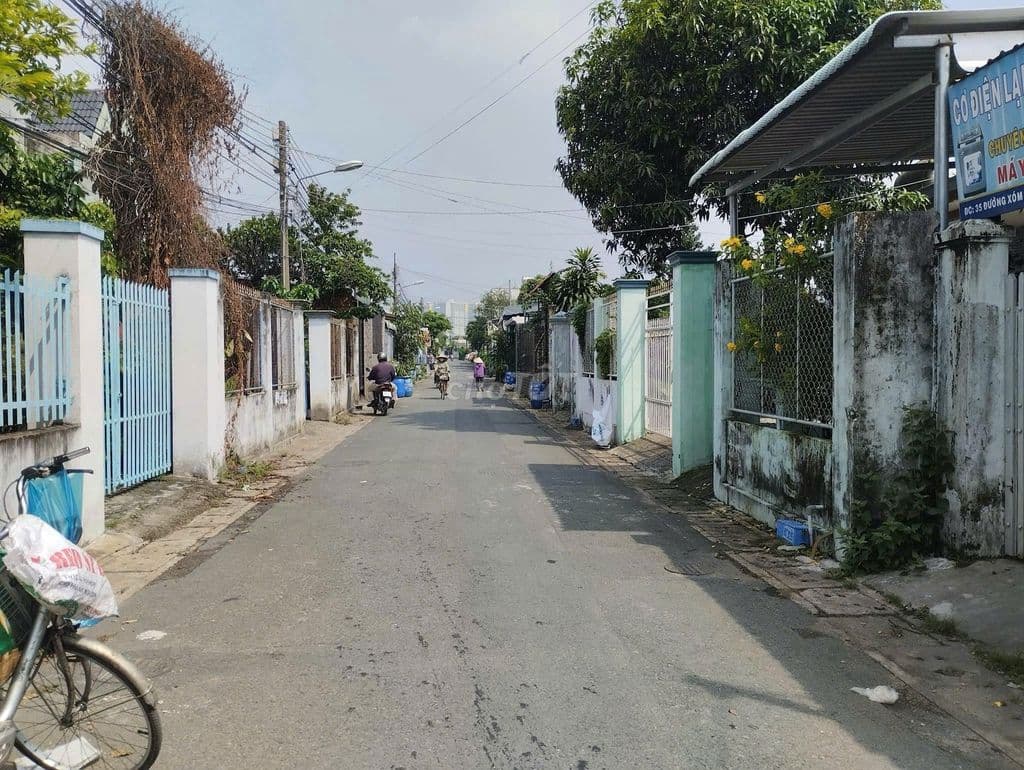 Bán nhà 8x24 nhà cấp 4 ngay ngã tư trung chánh - Ảnh 3