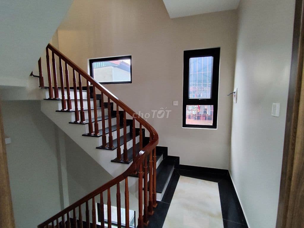 BÁN NHÀ SÀI ĐỒNG LÔ GÓC CHỜ THANG MÁY 20m OTO TRÁNH ĐỖ .GIÁ 8.1 tỷ