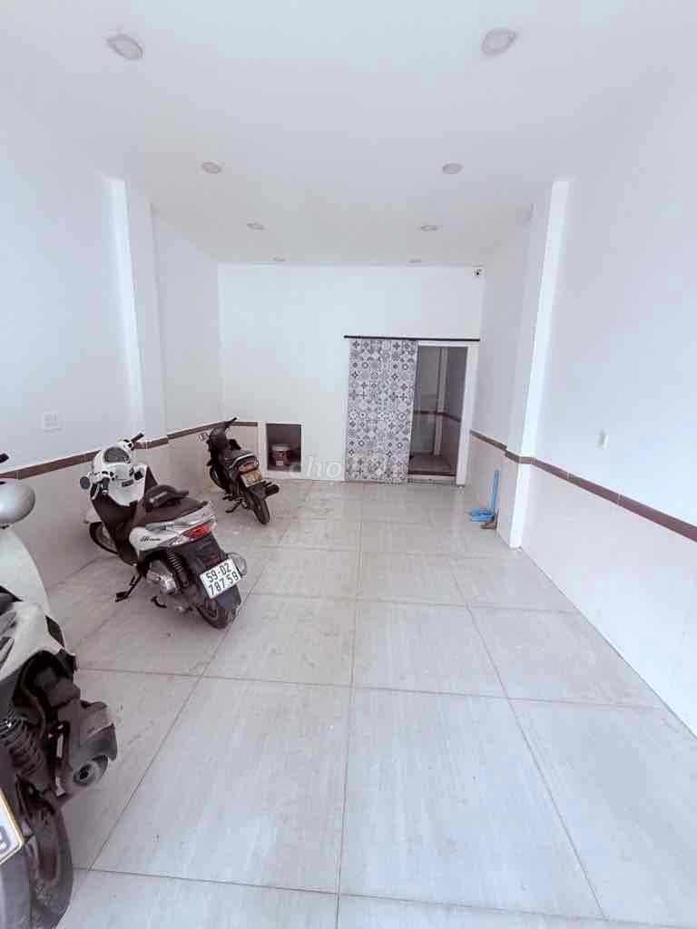 Nhà MT Nguyễn Sơn 42m2 5 tầng chỉ 9.9 Tỷ TL