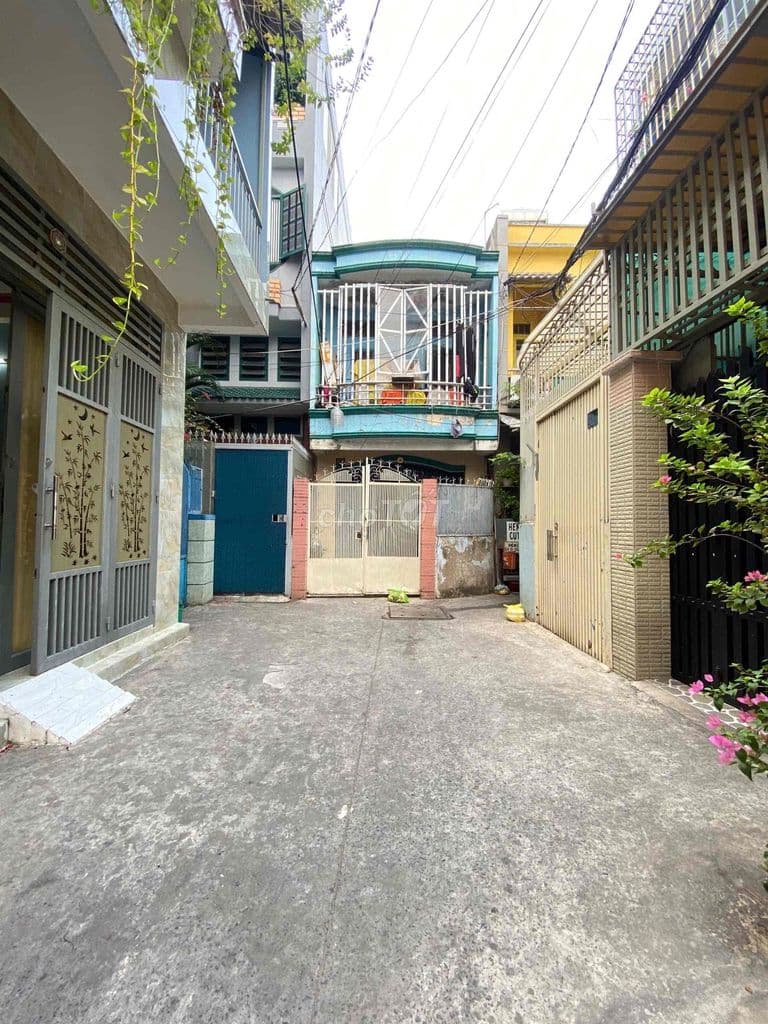 Bán nhà vị trí đẹp, nhà hiện hữu, cách MT 50m.