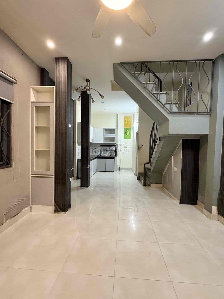 Nhà 40m2 đúc thật 2 phòng ngủ ngay trung tâm