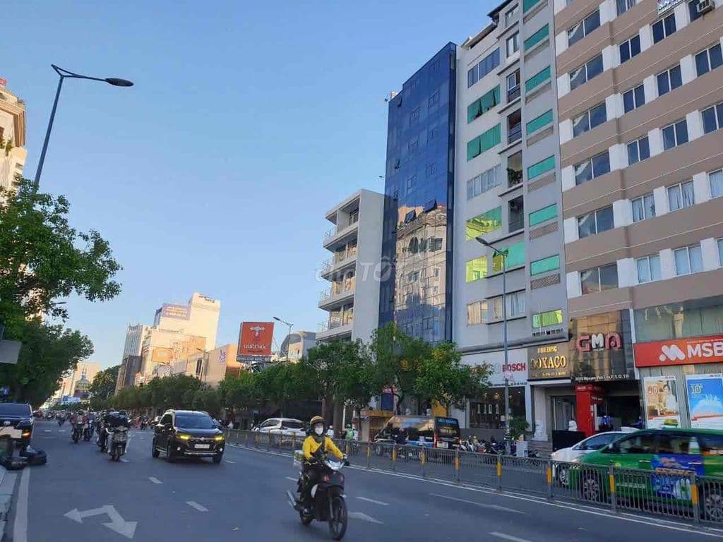 Định cư bán gấp biệt thự Nguyễn Văn Trỗi, 10x21m, 3T, Phú Nhuận, 33 ty