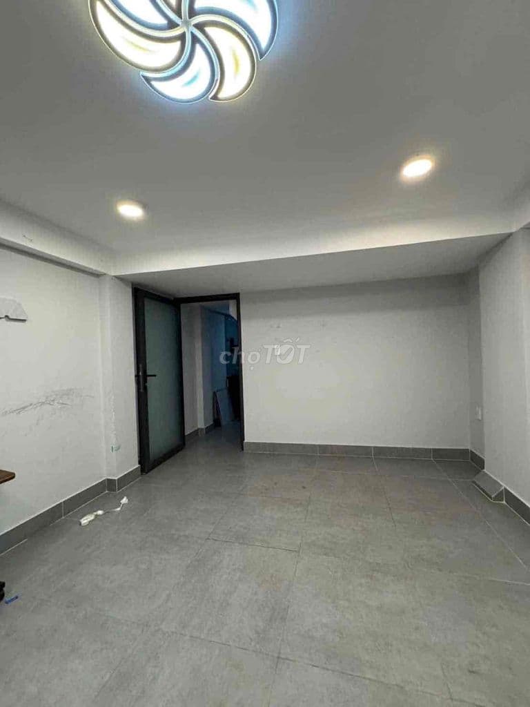 Khu Bàn Cờ, Hẻm Thẳng và Thông, 3 phòng ngủ thích hợp cho đại gia đình - Ảnh 2