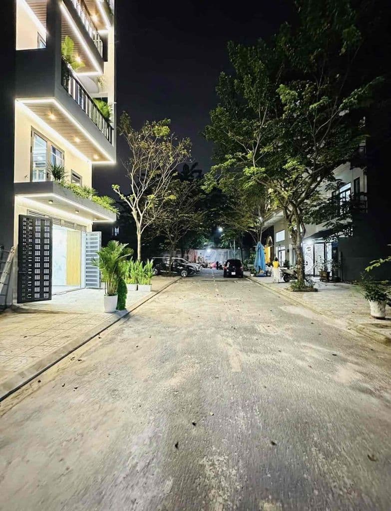 QUẬN 12. NHÀ PHỐ XÂY MỚI LỮNG 3 LẦU FULL NỘI THẤT HẺM 7M - Ảnh 2