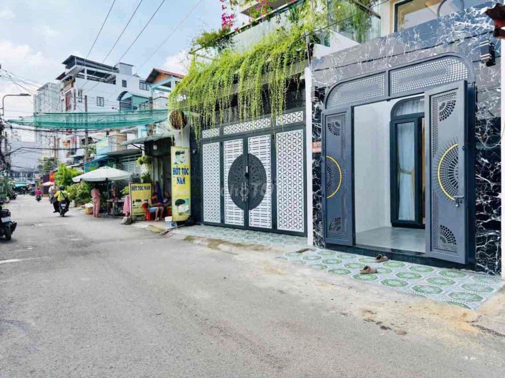 NHÀ GẦN EMART - CÔNG VIÊN LÀNG HOA - HẺM XE HƠI - 4 TẦNG