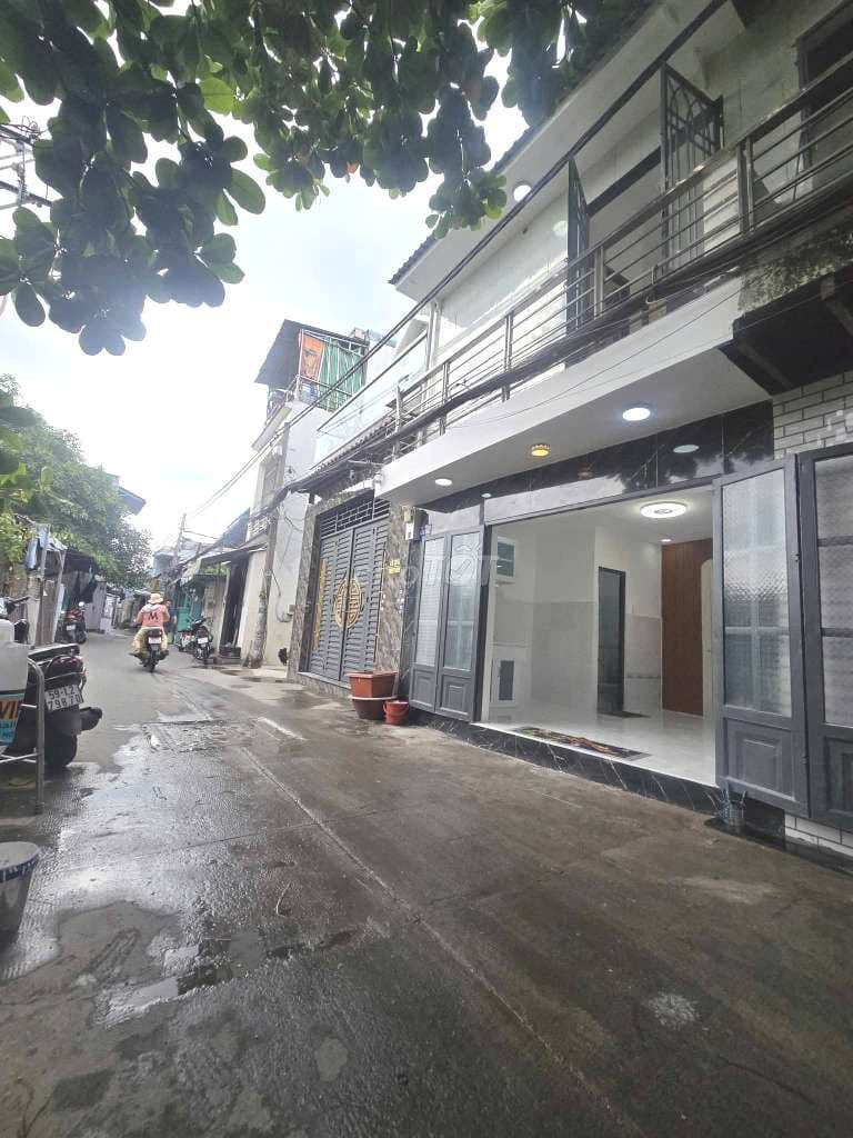 1 tỷ 390 ..BÁN NHÀ ĐẸP MỚI KEN 100% XE TẢI TRƯỚC NHÀ. DT: 4M ×4M5